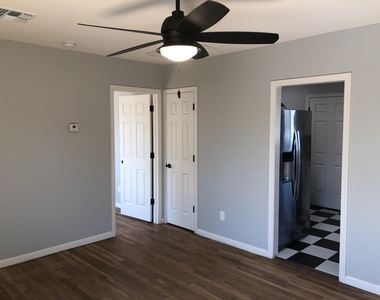 725 E Moreland Street - Photo Thumbnail 10
