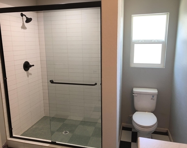 725 E Moreland Street - Photo Thumbnail 12