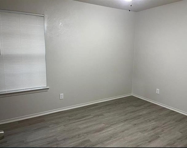 5014 Inverness Avenue - Photo Thumbnail 5
