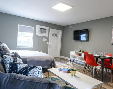 1020 N Victoria Park Road - Photo Thumbnail 1