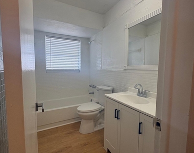 5861 Nw 16th Place - Photo Thumbnail 5