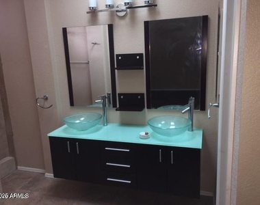 506 W Dennis Court - Photo Thumbnail 3