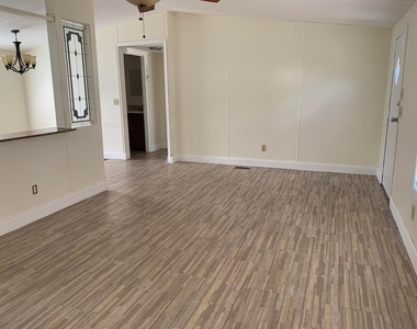 10629 S 228th Lane - Photo Thumbnail 4