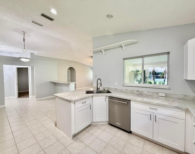 5707 Silver Oak Drive - Photo Thumbnail 17