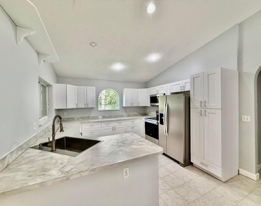 5707 Silver Oak Drive - Photo Thumbnail 13