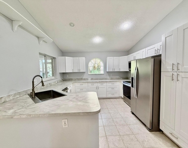 5707 Silver Oak Drive - Photo Thumbnail 14