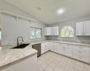 5707 Silver Oak Drive - Photo Thumbnail 16
