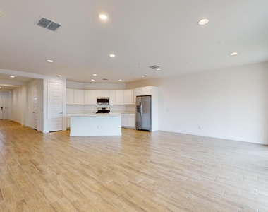 9332 W Encinas Lane - Photo Thumbnail 7