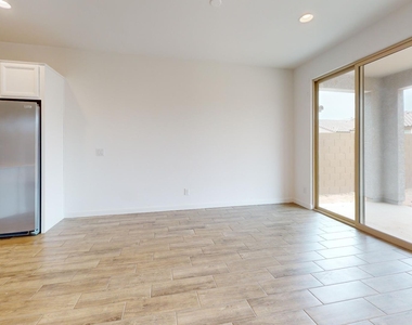 9332 W Encinas Lane - Photo Thumbnail 6