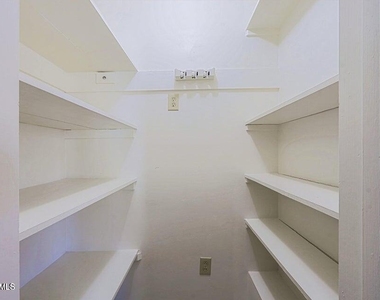 6203 N 12th Place - Photo Thumbnail 8