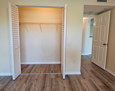 604 Villa Circle - Photo Thumbnail 7