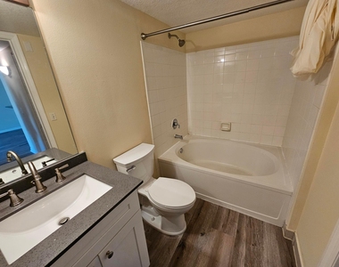 604 Villa Circle - Photo Thumbnail 10