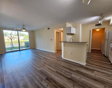 604 Villa Circle - Photo Thumbnail 1