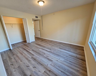 604 Villa Circle - Photo Thumbnail 9