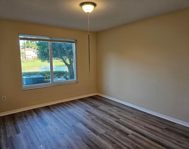 604 Villa Circle - Photo Thumbnail 8
