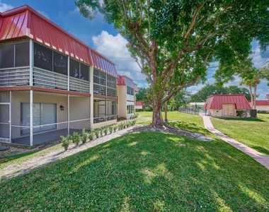 12021 W Greenway Drive - Photo Thumbnail 4