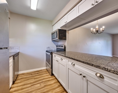 12021 W Greenway Drive - Photo Thumbnail 13