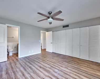 12021 W Greenway Drive - Photo Thumbnail 31
