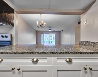 12021 W Greenway Drive - Photo Thumbnail 18