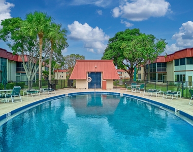 12021 W Greenway Drive - Photo Thumbnail 9
