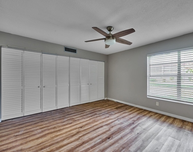 12021 W Greenway Drive - Photo Thumbnail 29