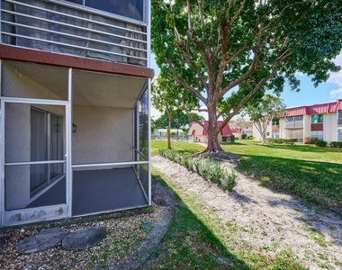 12021 W Greenway Drive - Photo Thumbnail 7