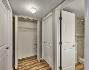 12021 W Greenway Drive - Photo Thumbnail 36