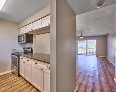 12021 W Greenway Drive - Photo Thumbnail 2
