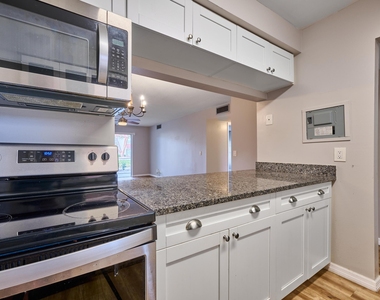12021 W Greenway Drive - Photo Thumbnail 17