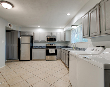 3417 W Marlette Avenue - Photo Thumbnail 14