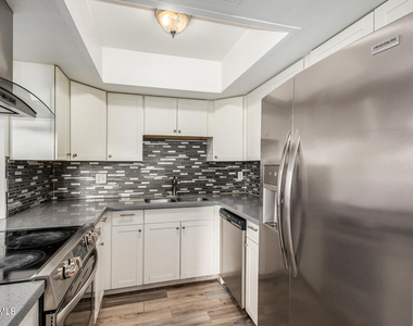 4718 W Orangewood Avenue - Photo Thumbnail 10
