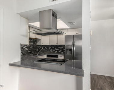 4718 W Orangewood Avenue - Photo Thumbnail 9