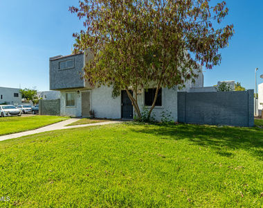 4718 W Orangewood Avenue - Photo Thumbnail 2