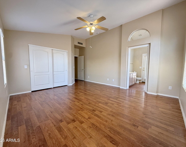 9821 W Yukon Drive - Photo Thumbnail 17
