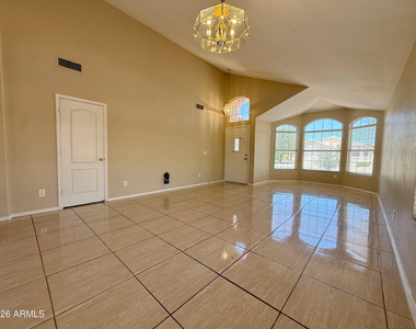 9821 W Yukon Drive - Photo Thumbnail 4