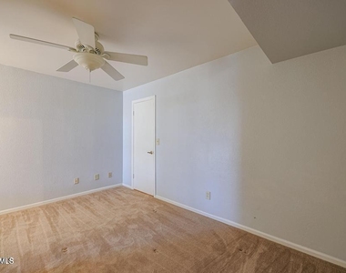 19820 N 13th Avenue - Photo Thumbnail 11