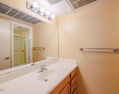 19820 N 13th Avenue - Photo Thumbnail 18