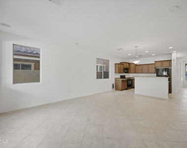 5643 E Alder Avenue - Photo Thumbnail 10