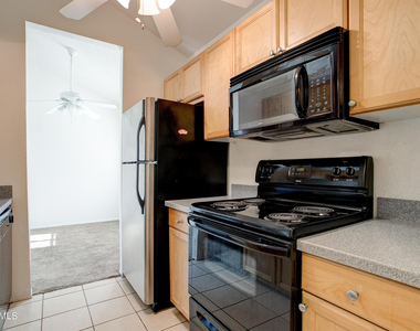 7550 N 12th Street - Photo Thumbnail 12