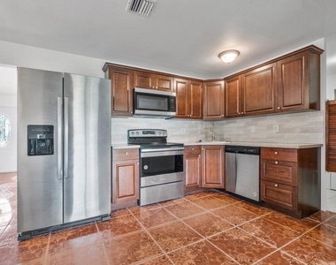 4271 Empress Street - Photo Thumbnail 7