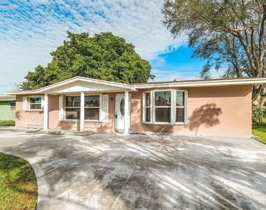 4271 Empress Street - Photo Thumbnail 2