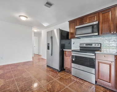 4271 Empress Street - Photo Thumbnail 8