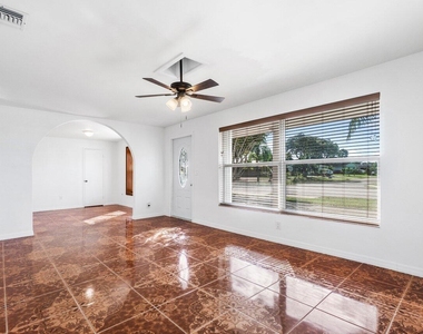 4271 Empress Street - Photo Thumbnail 4