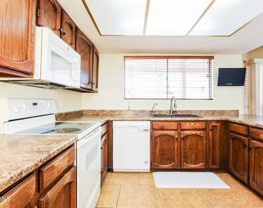 16215 N 16th Street - Photo Thumbnail 5