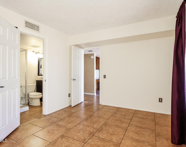 16215 N 16th Street - Photo Thumbnail 7