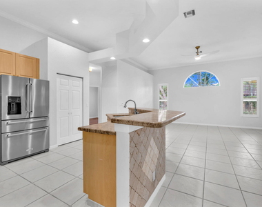 4100 Temple Street - Photo Thumbnail 6