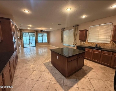421 W Wisteria Place - Photo Thumbnail 12
