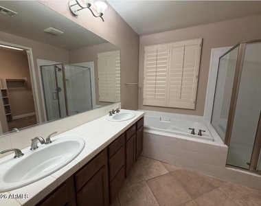 421 W Wisteria Place - Photo Thumbnail 23