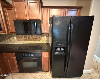 421 W Wisteria Place - Photo Thumbnail 16