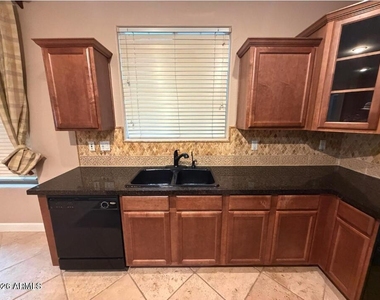 421 W Wisteria Place - Photo Thumbnail 15